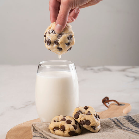 Chocolate Chip getting dunked.